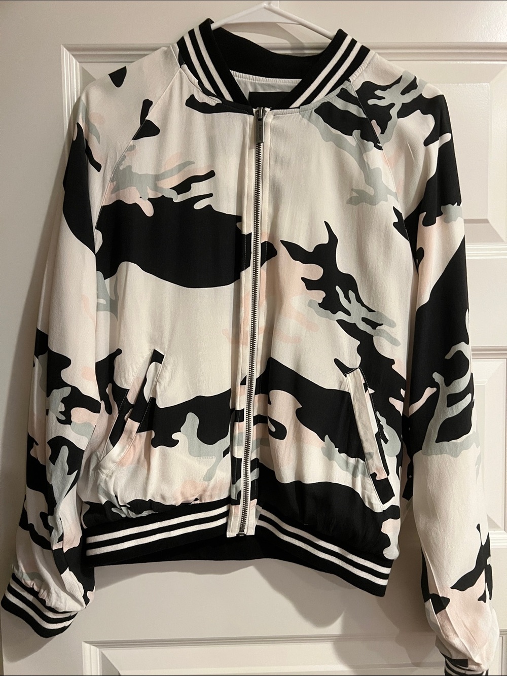 Sanctuary Camo Bomber Jacket in White, Blush & Black Size Medium